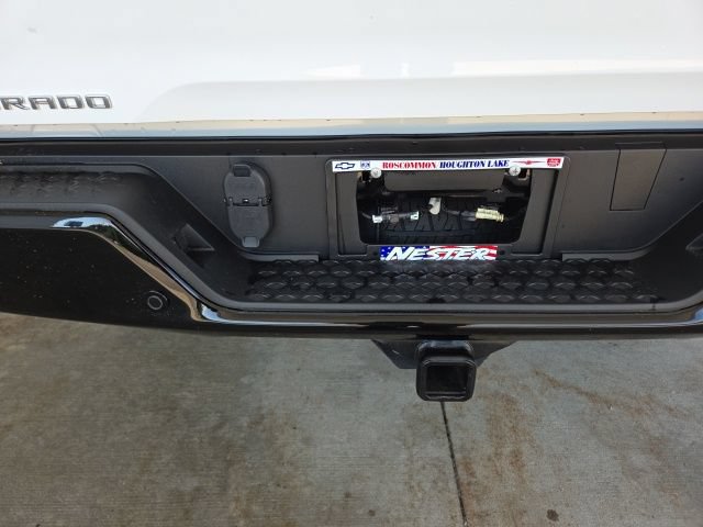 Used 2024 Chevrolet Colorado Trail Boss w/ Technology Package AWD/4WD image 25