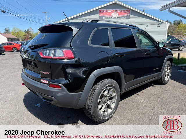 Used 2020 Jeep Cherokee Trailhawk w/ Cold Weather Group AWD/4WD image 3