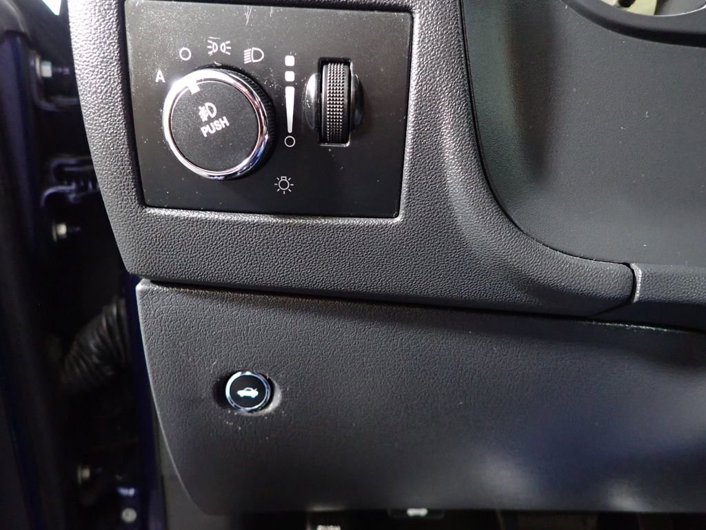 Used 2013 Dodge Challenger SXT Plus image 26