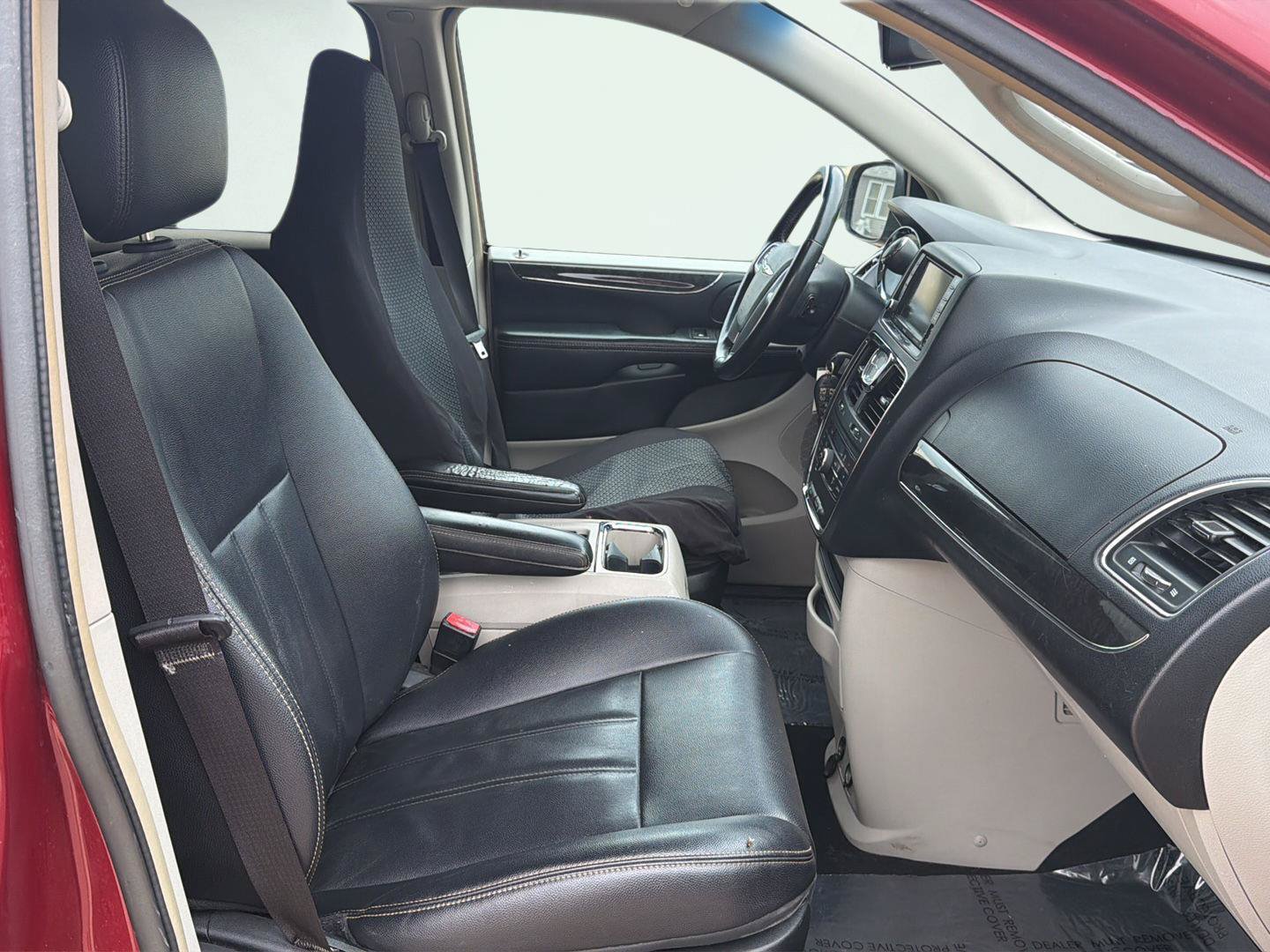 Used 2014 Chrysler Town & Country Touring FWD image 15