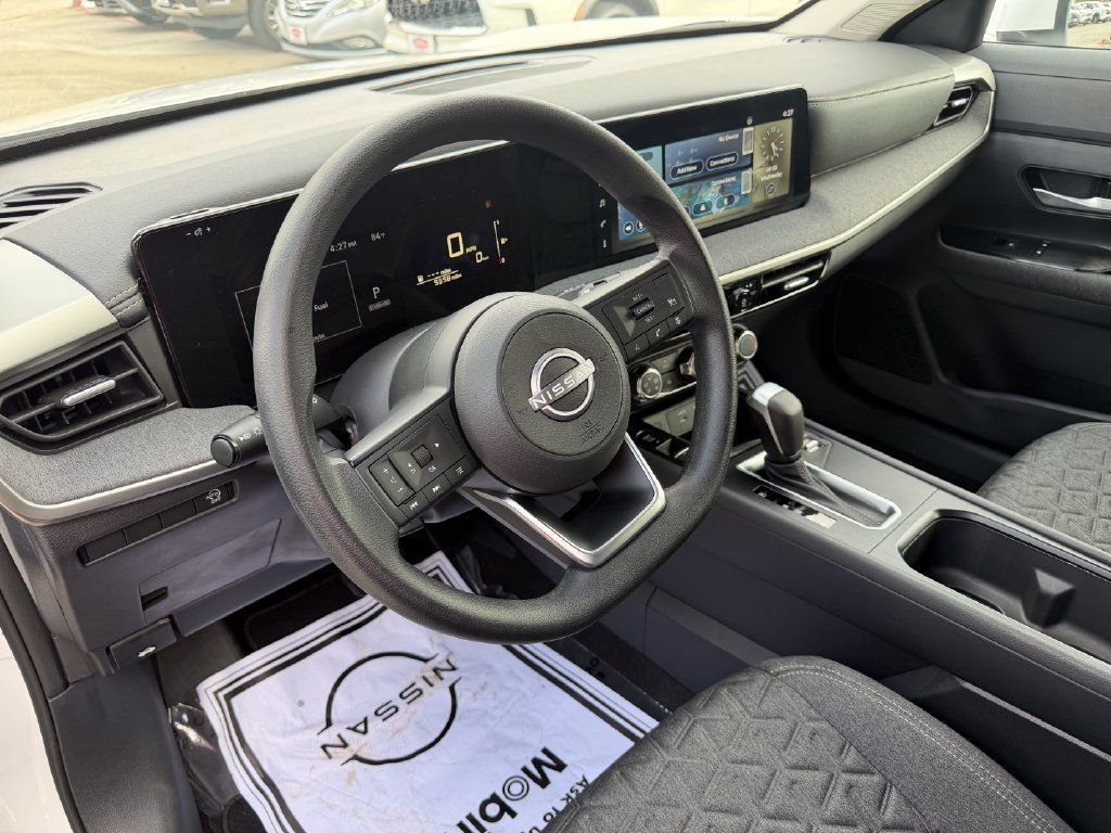 Used 2025 Nissan Kicks SV w/ Illumination Package FWD image 9
