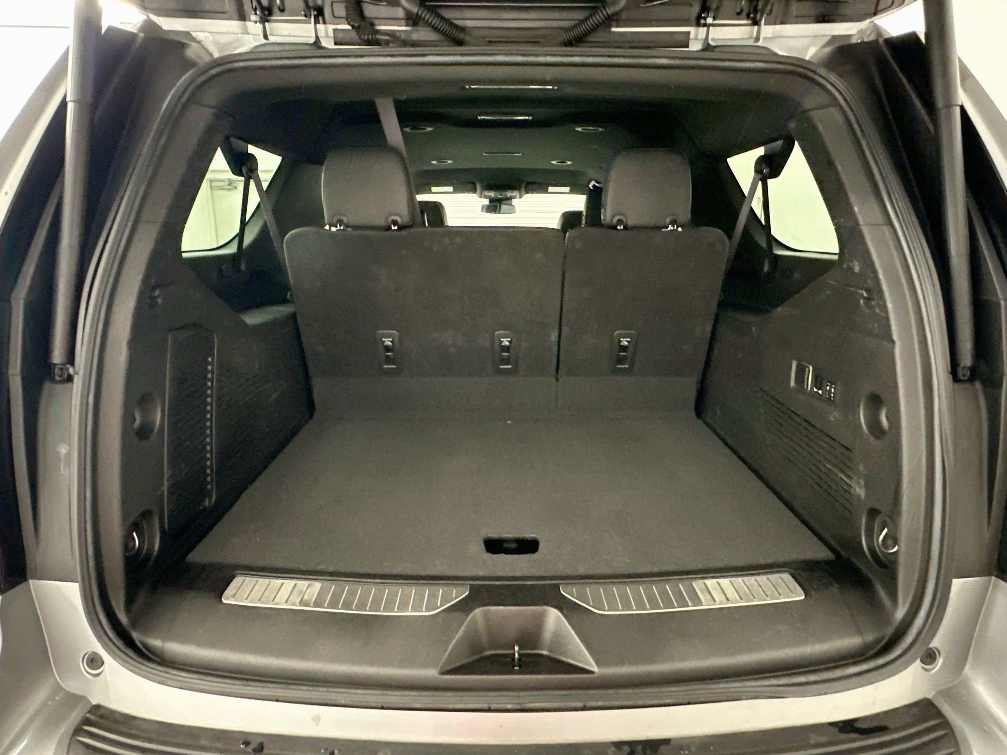 Used 2023 Chevrolet Suburban Premier AWD/4WD image 31