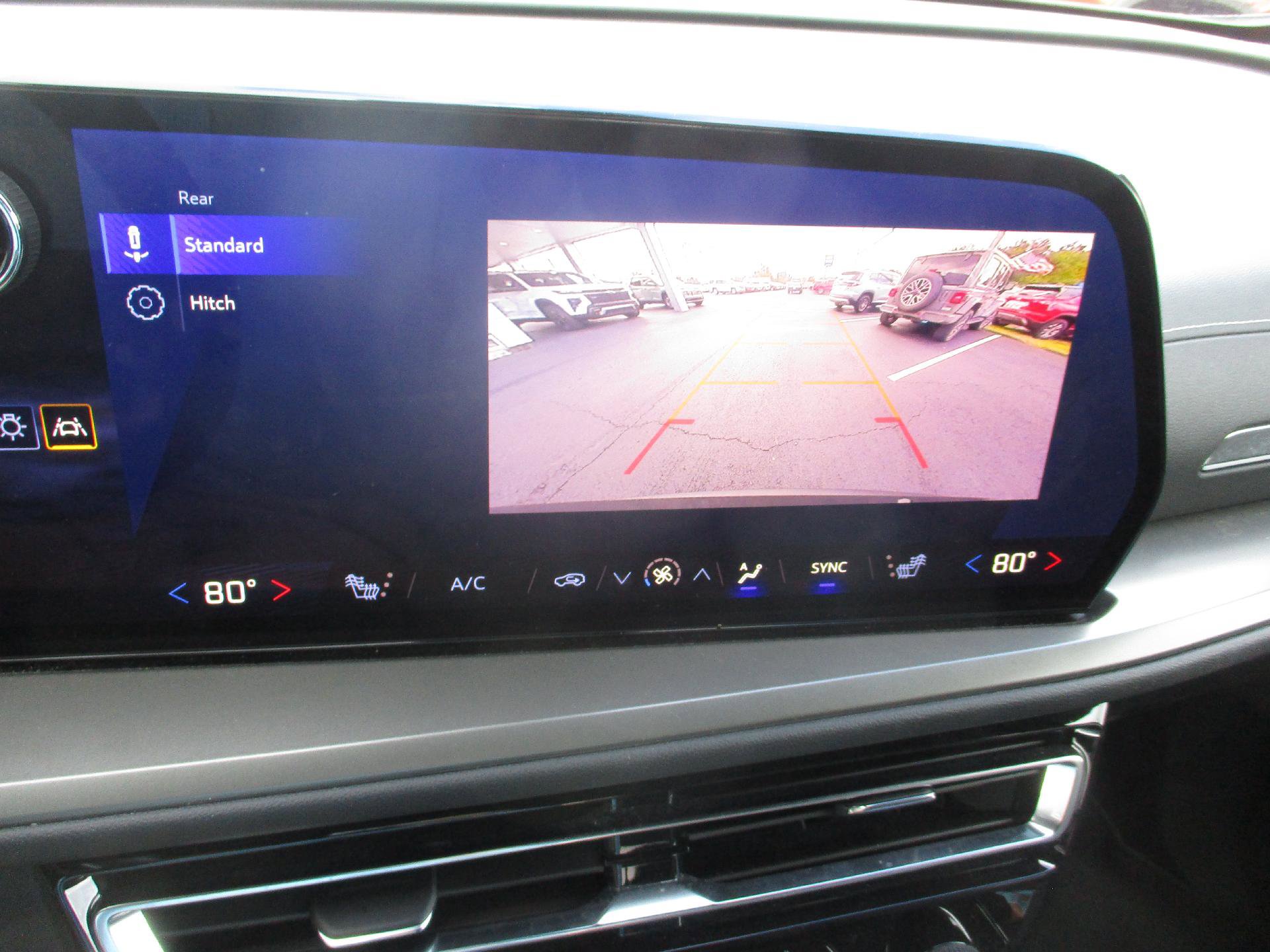 Used 2025 Chevrolet Traverse LT image 19