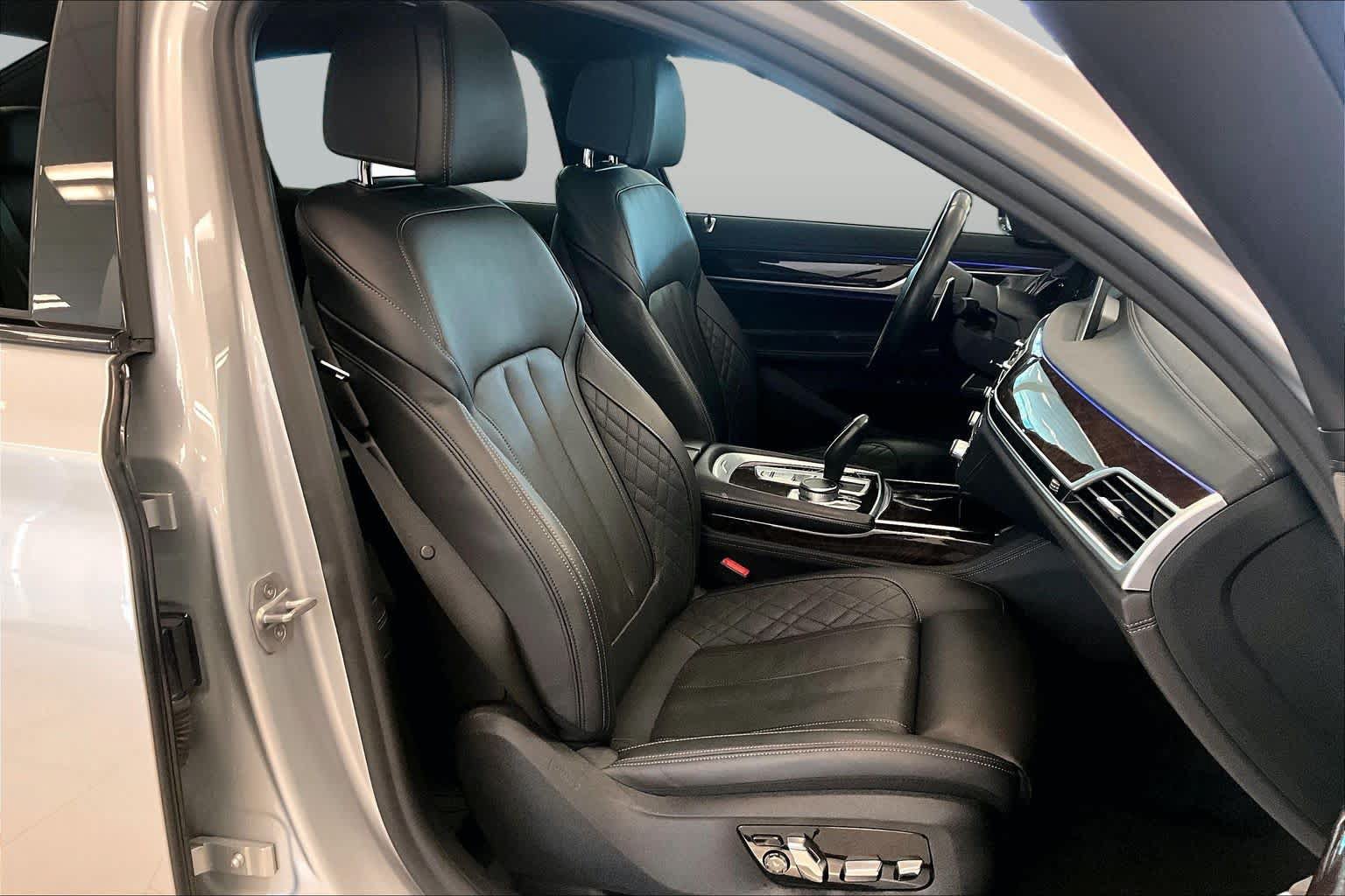 Used 2020 BMW 750i xDrive w/ M Sport Package AWD/4WD image 8