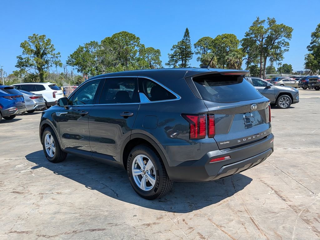 Certified 2021 Kia Sorento LX FWD image 6