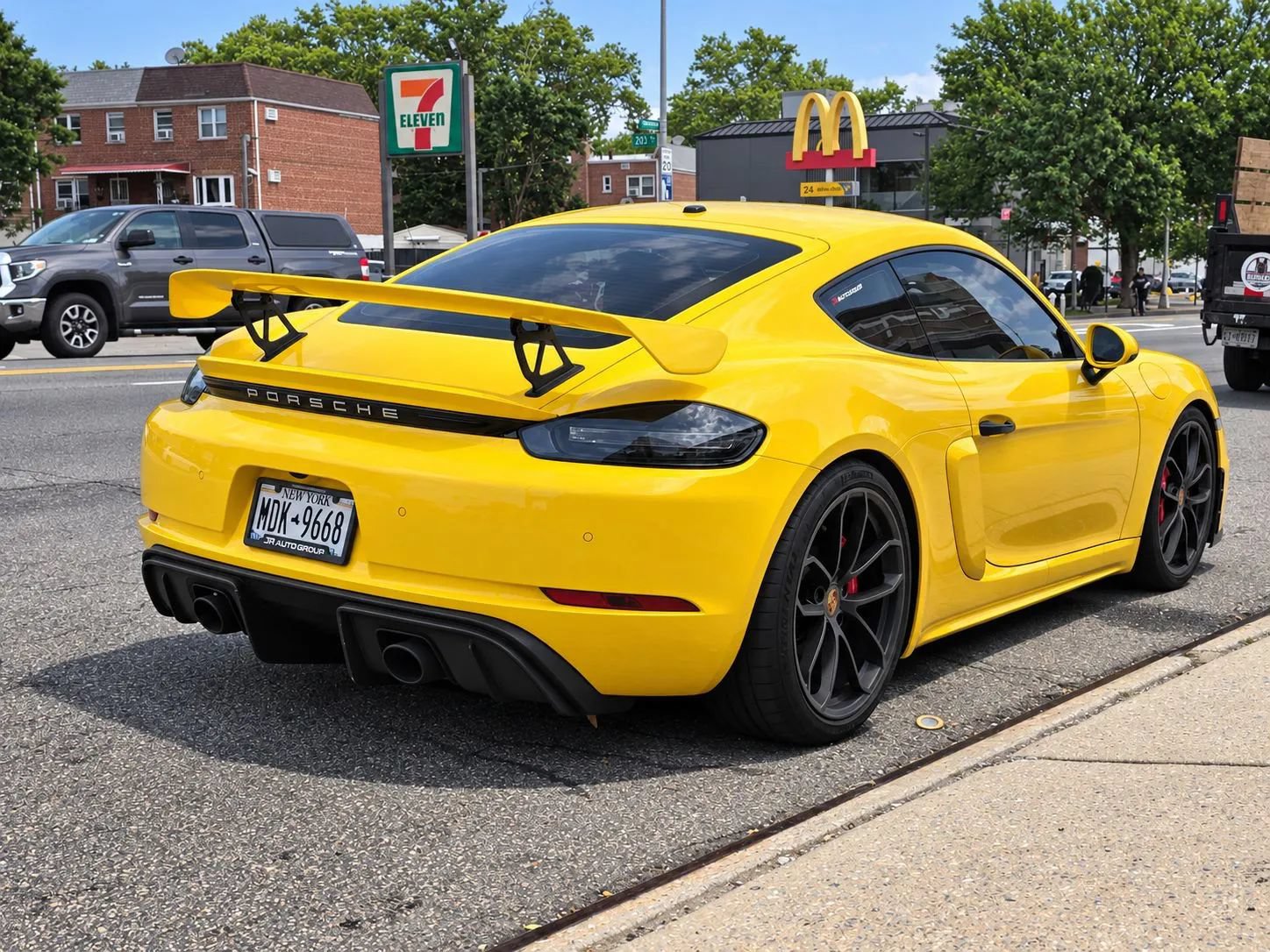 Used 2020 Porsche 718 Cayman GT4 RWD image 8