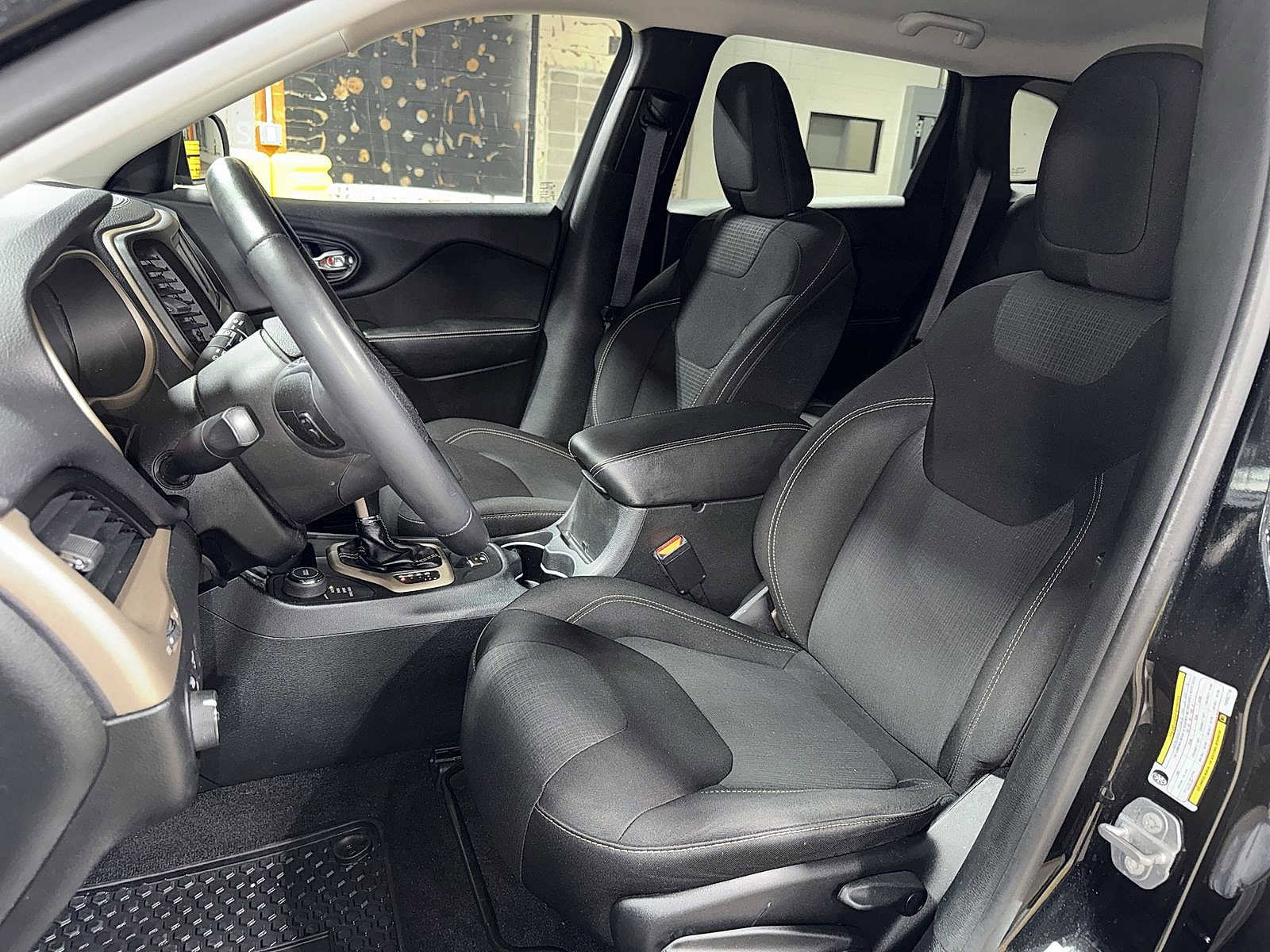 Used 2015 Jeep Cherokee Latitude image 15