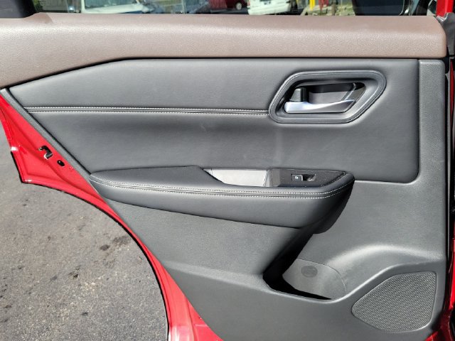 Used 2023 Nissan Rogue SL FWD image 11