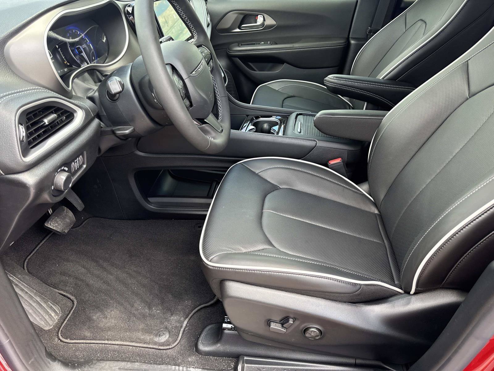 New 2027 Chrysler Pacifica Limited FWD image 14