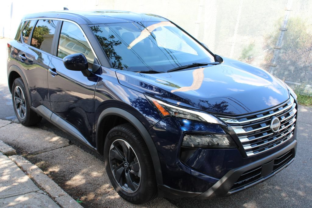 Used 2024 Nissan Rogue SV FWD image 4