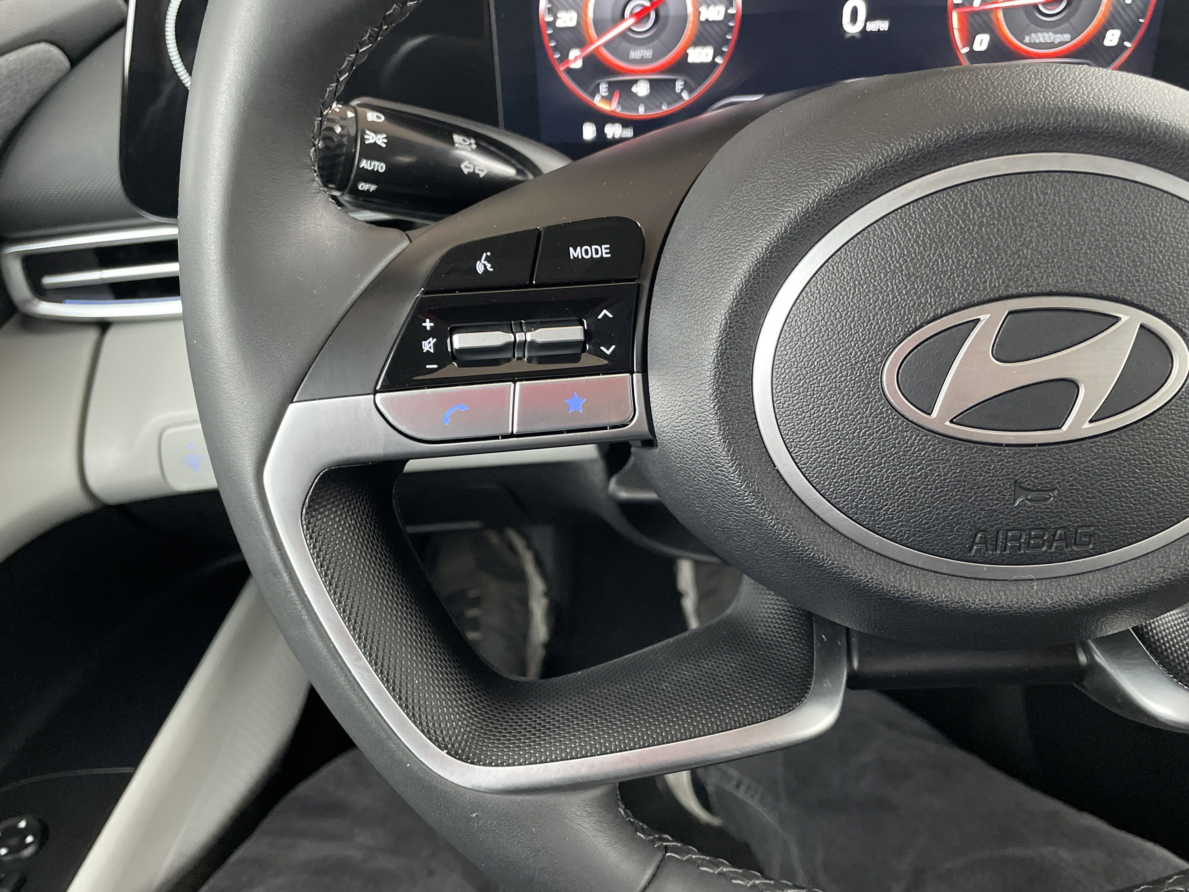 Used 2024 Hyundai Elantra Limited image 12