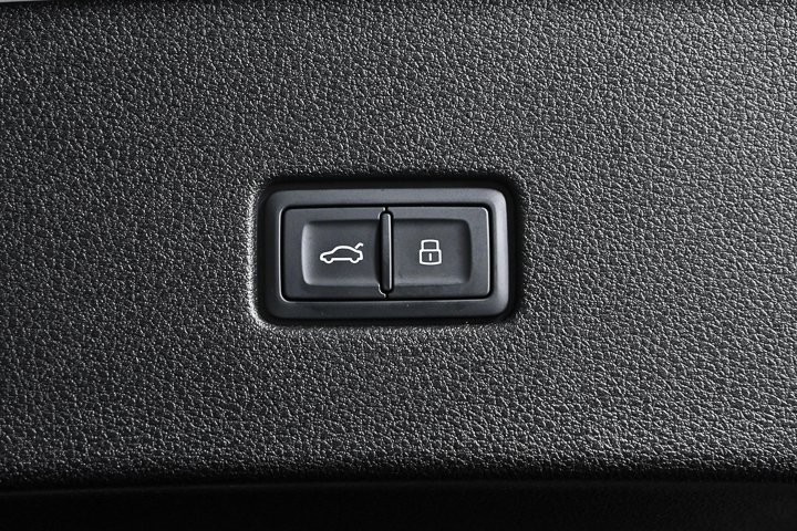 New 2025 Audi Q8 Premium image 25