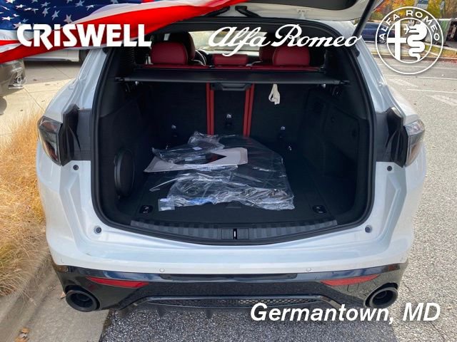 New 2025 Alfa Romeo Stelvio Sprint image 9