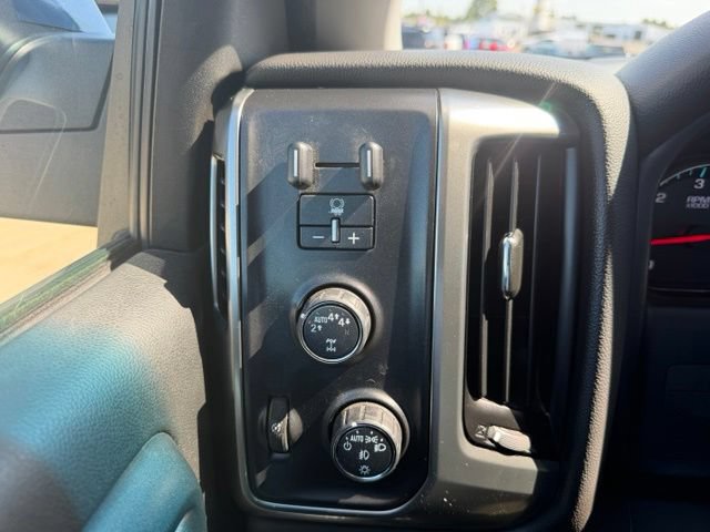 Used 2018 Chevrolet Silverado 1500 LT w/ All Star Edition AWD/4WD image 26