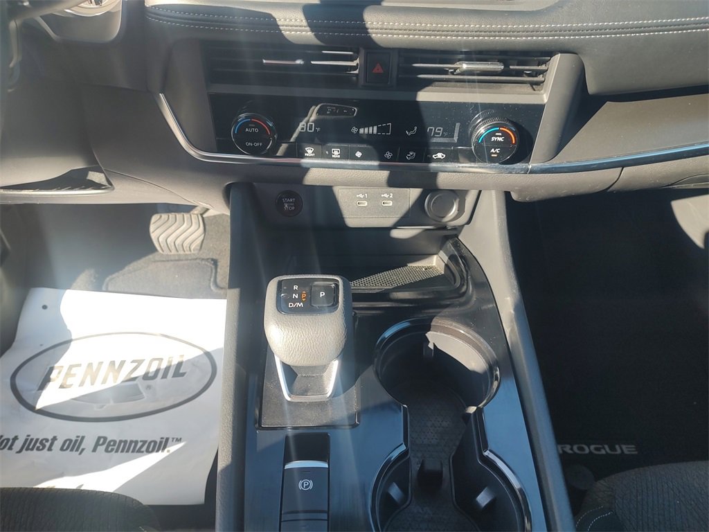 Used 2024 Nissan Rogue SV image 11