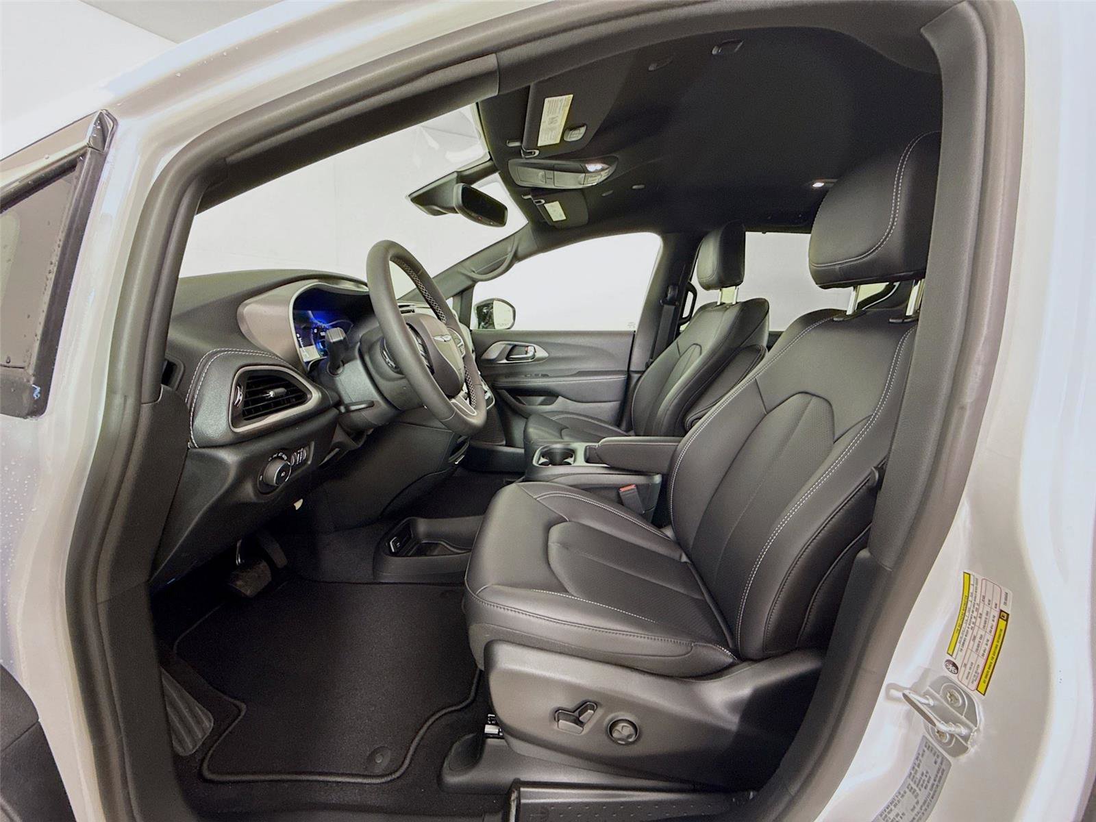 New 2026 Chrysler Pacifica Select image 11