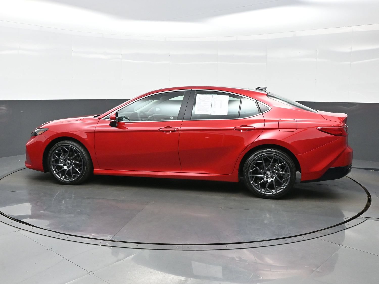 Used 2026 Toyota Camry XLE AWD/4WD image 3