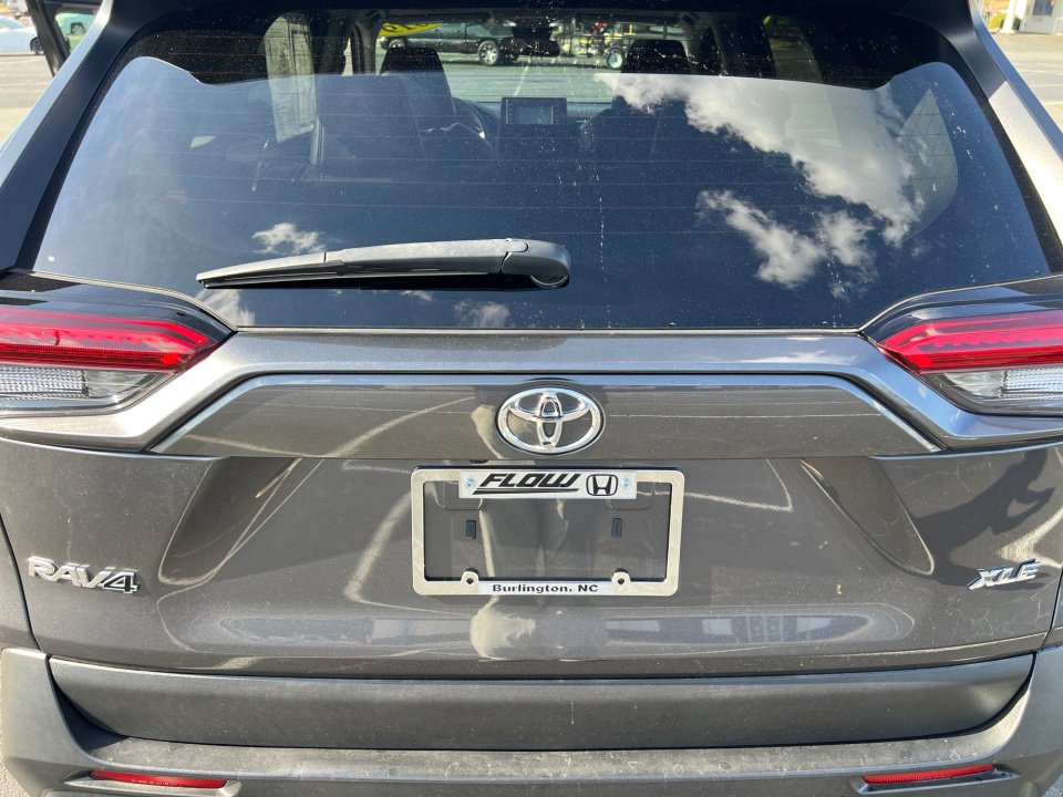 Used 2019 Toyota RAV4 XLE Premium image 18