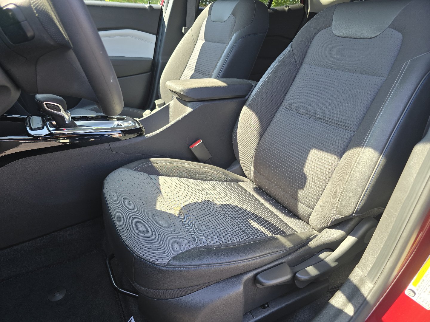 Used 2025 Chevrolet Trax LT FWD image 26