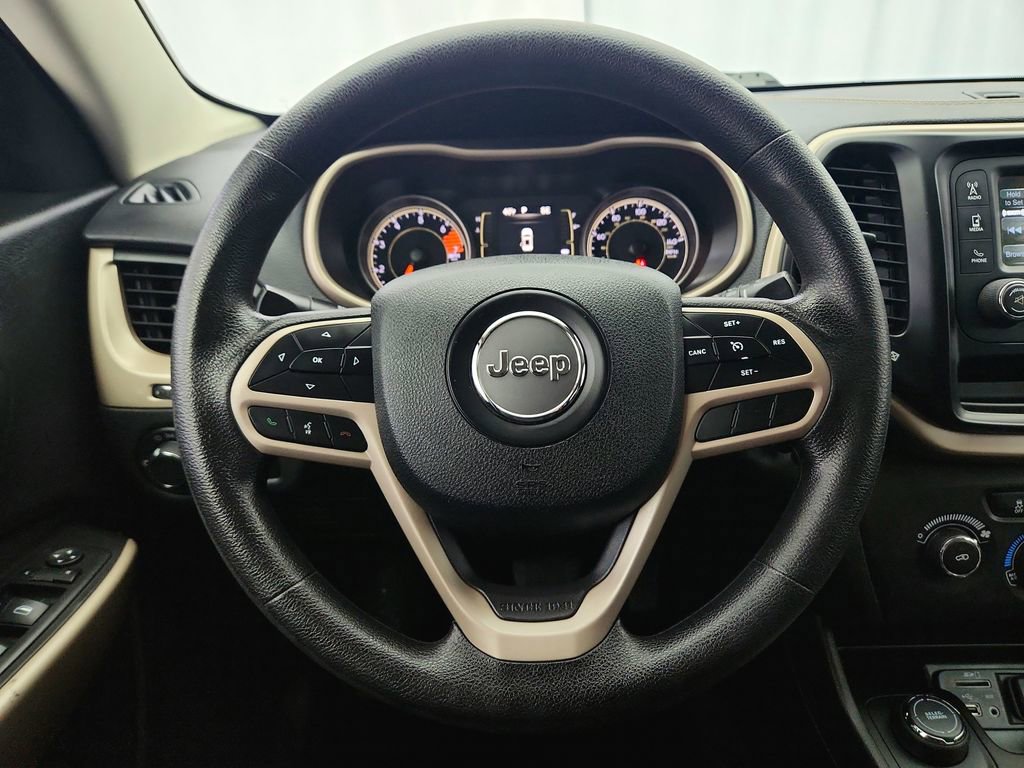 Used 2017 Jeep Cherokee Sport image 14