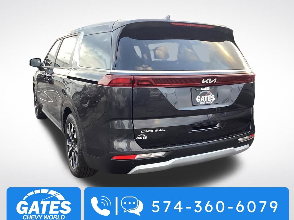 Used 2024 Kia Carnival EX image 7