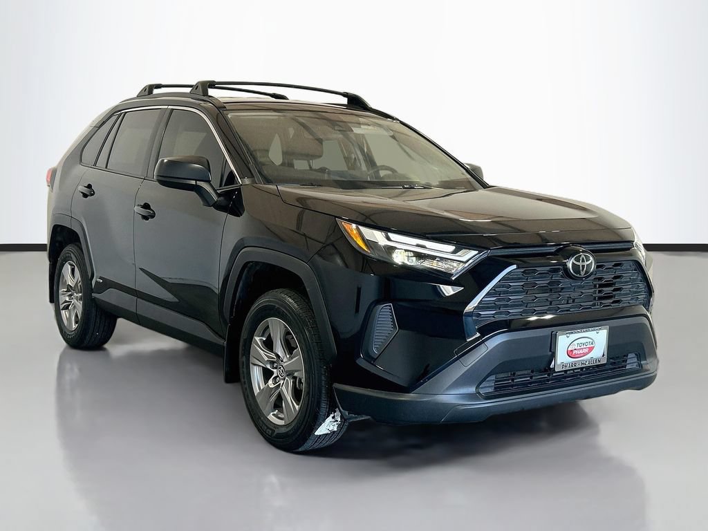 Used 2025 Toyota RAV4 LE AWD/4WD image 3