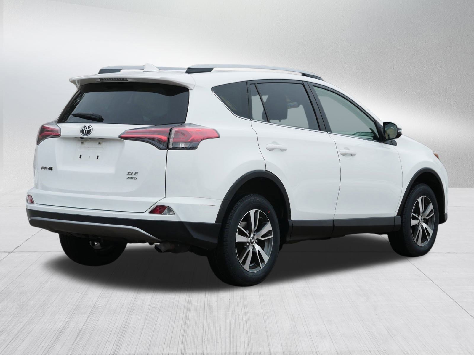 Used 2018 Toyota RAV4 XLE image 7