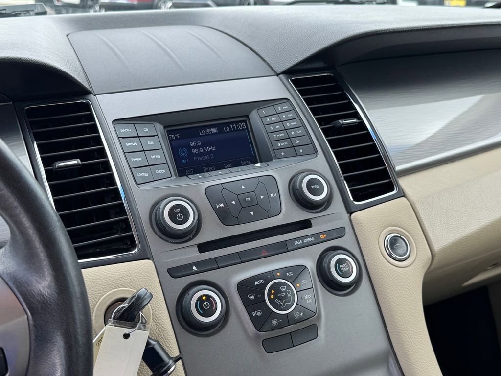 Used 2015 Ford Taurus SEL FWD image 23