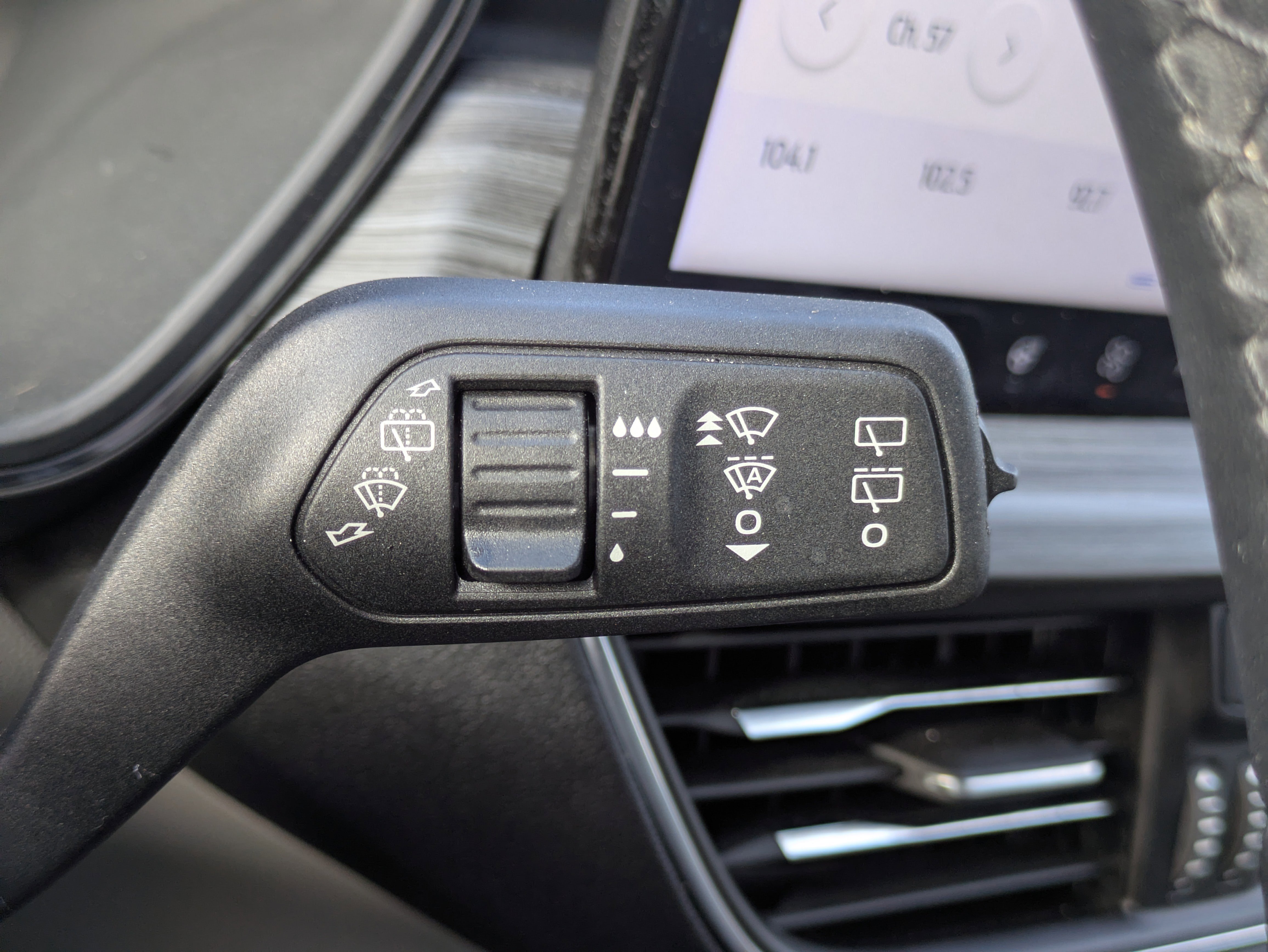 Used 2023 Ford Escape Platinum image 28