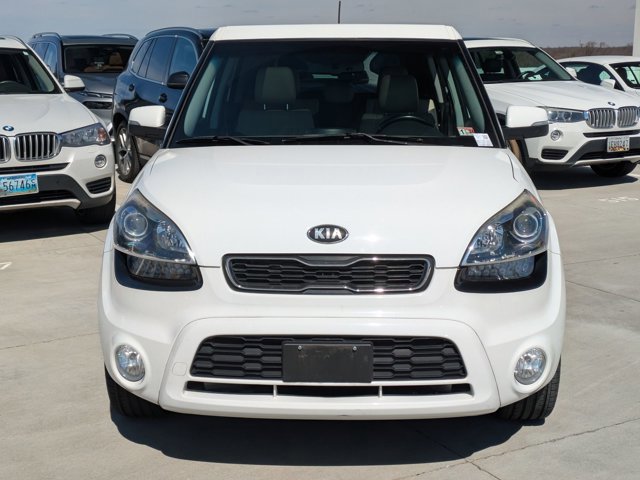 Used 2013 Kia Soul ! w/ Premium Pkg image 2