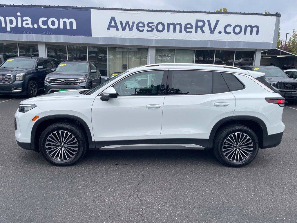 Certified 2025 Volkswagen Tiguan S w/ 18" Wheel Package AWD/4WD image 10