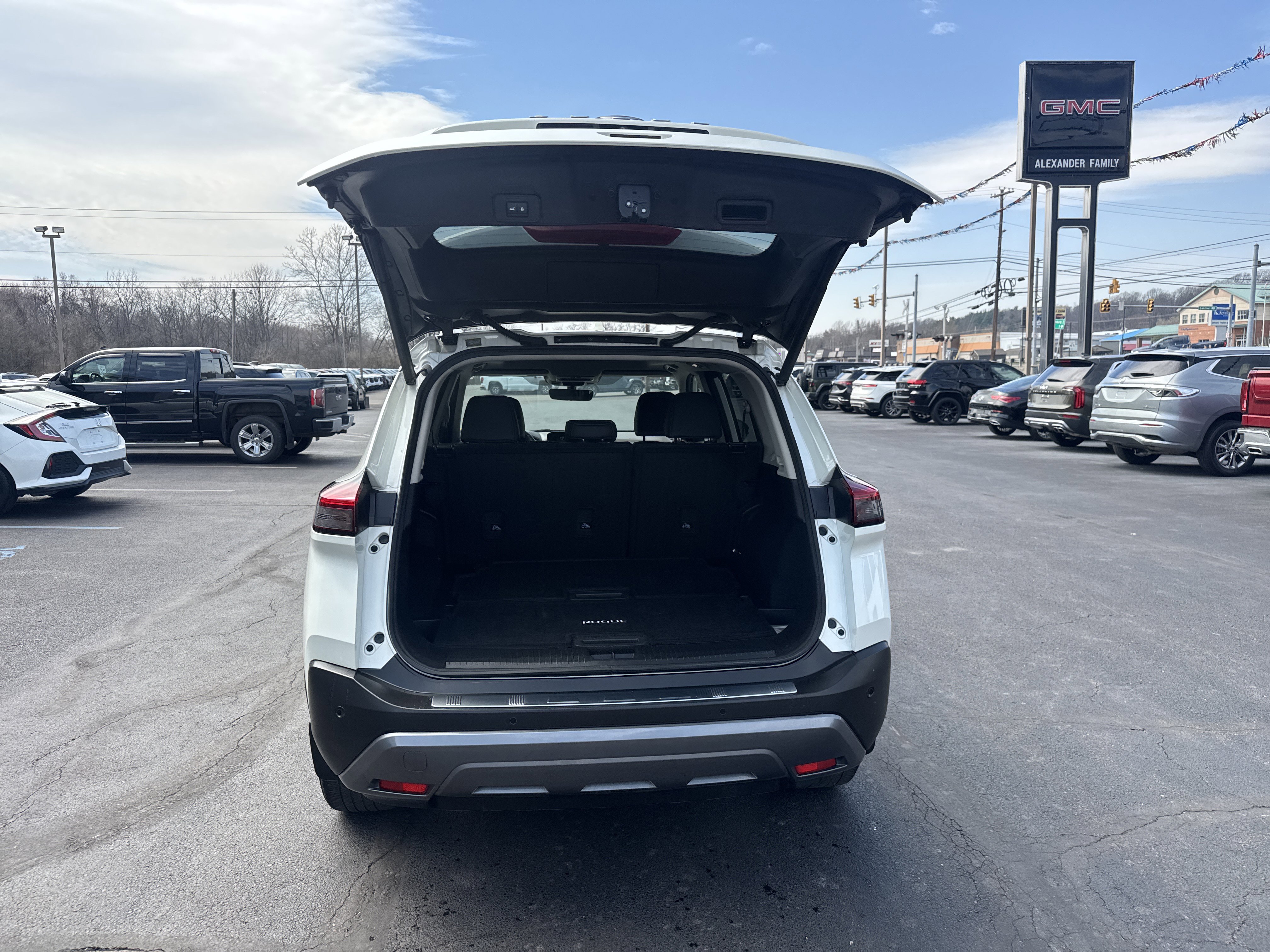 Used 2023 Nissan Rogue SL w/ SL Premium Package video 5