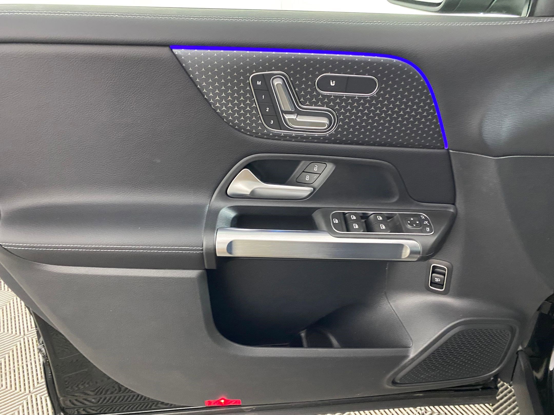 New 2025 Mercedes-Benz GLB 250 4MATIC image 11