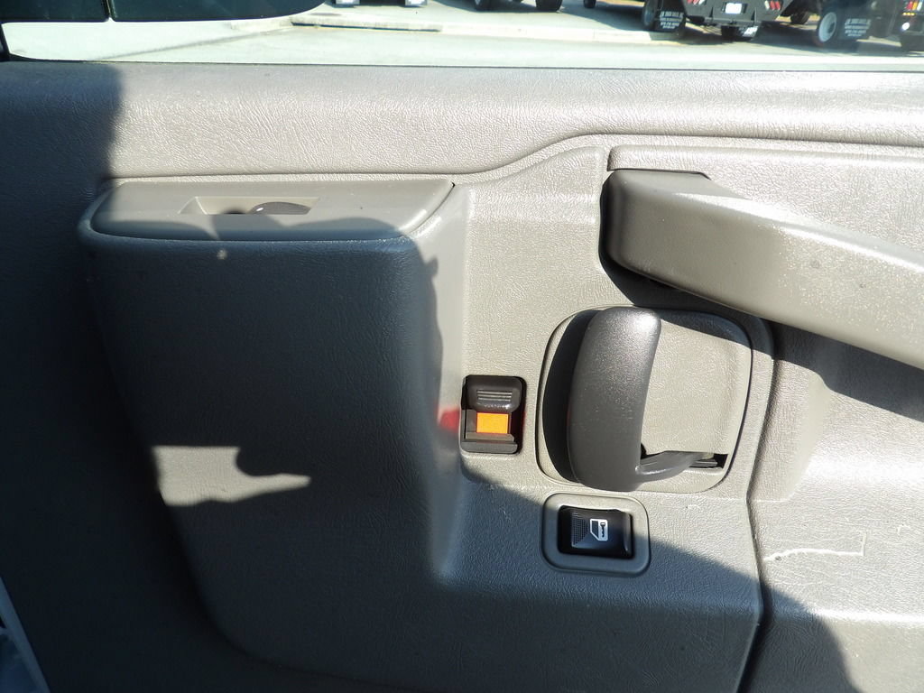 Used 2018 Chevrolet Express 2500 w/ Driver Convenience Package RWD image 34