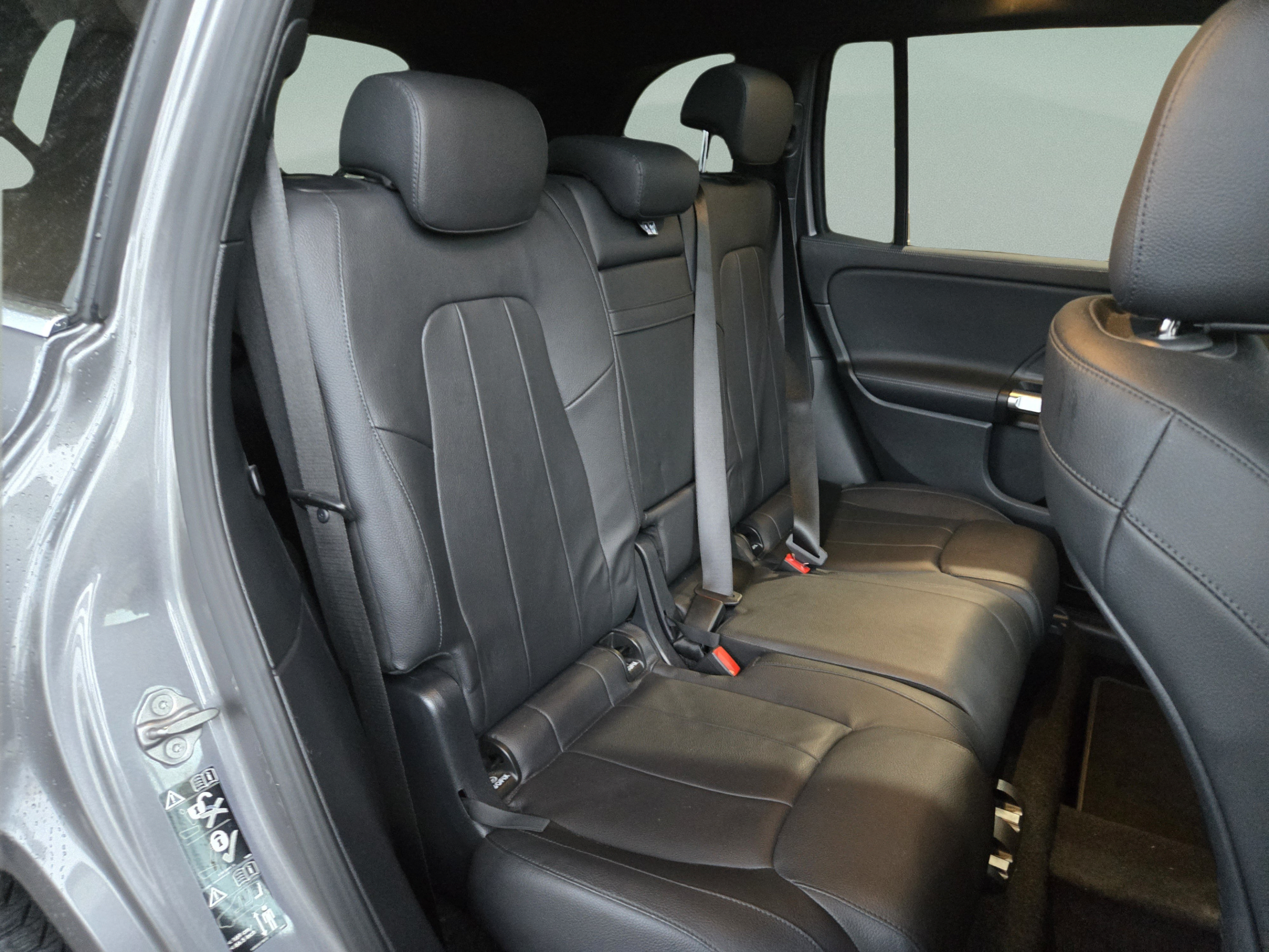 Used 2021 Mercedes-Benz GLB 250 4MATIC image 23