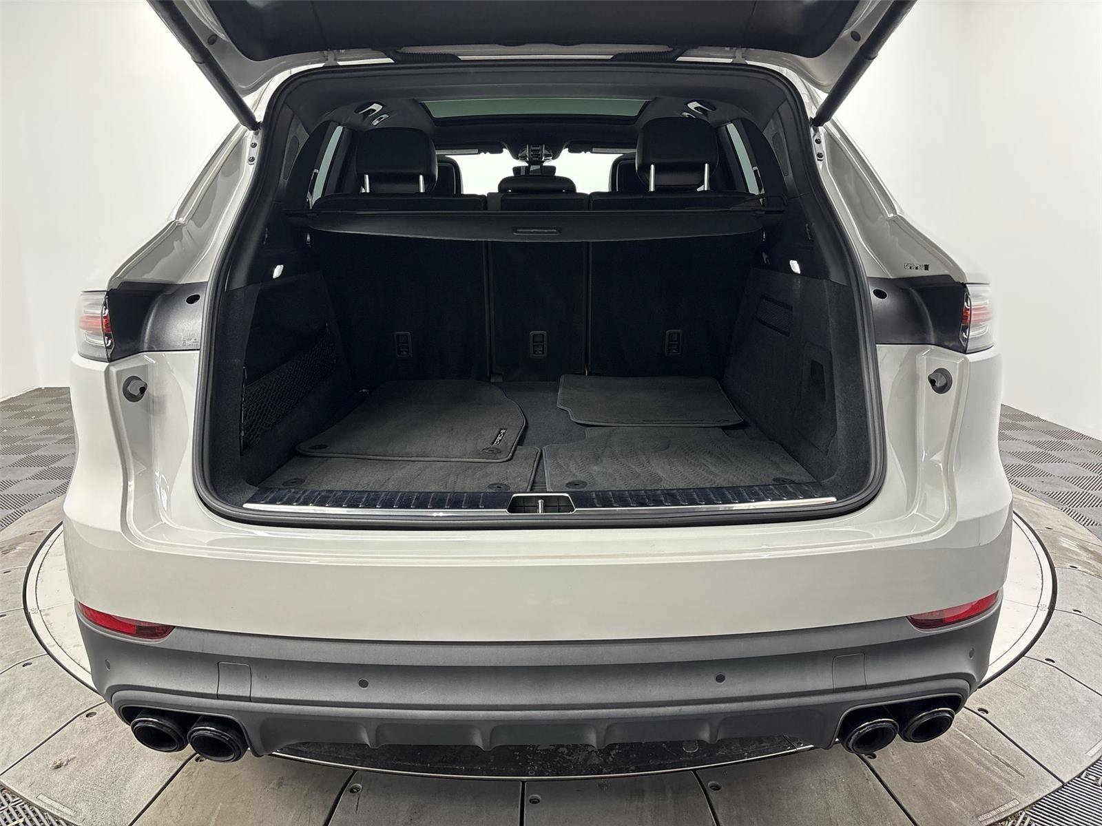 Used 2022 Porsche Cayenne Platinum Edition w/ Premium Package Plus AWD/4WD image 21