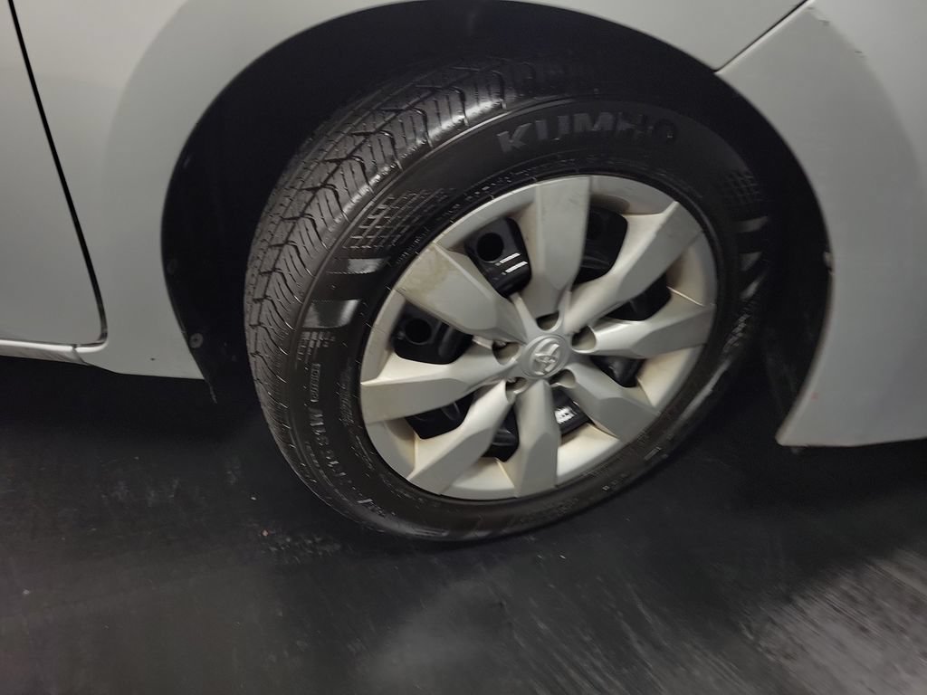 Used 2014 Toyota Corolla LE FWD image 10
