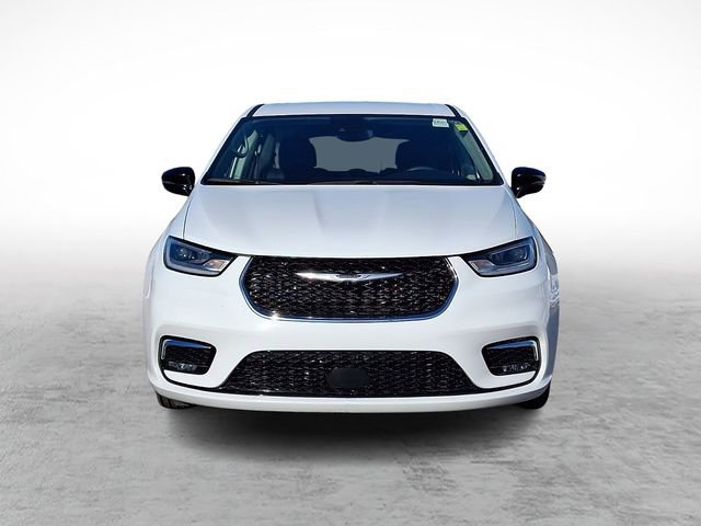 Used 2024 Chrysler Pacifica Touring-L image 2