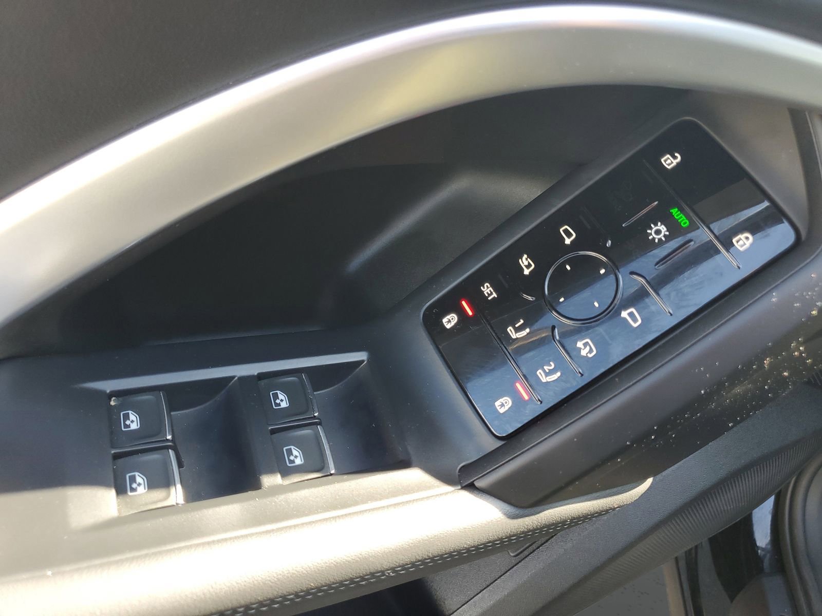 Used 2025 Audi Q5 Premium w/ Convenience Package image 21