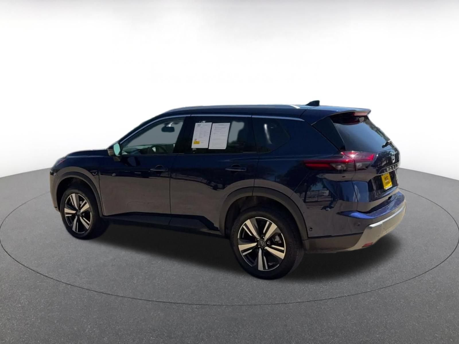 Used 2026 Nissan Rogue SL FWD image 9