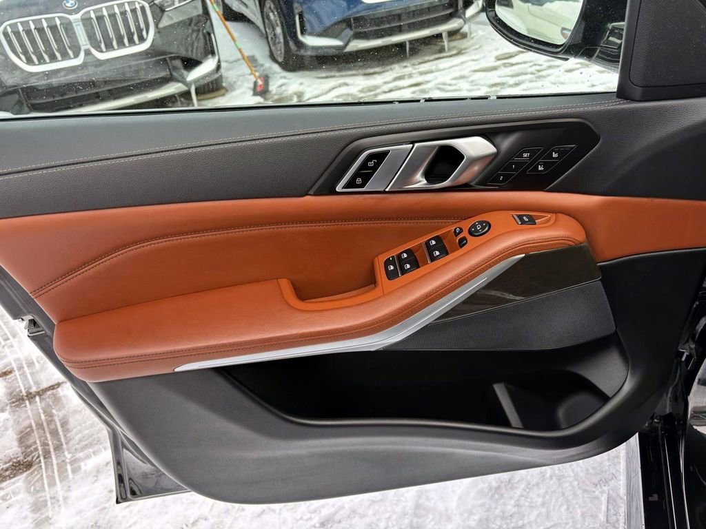 Certified 2022 BMW X5 xDrive40i w/ M Sport Package image 11