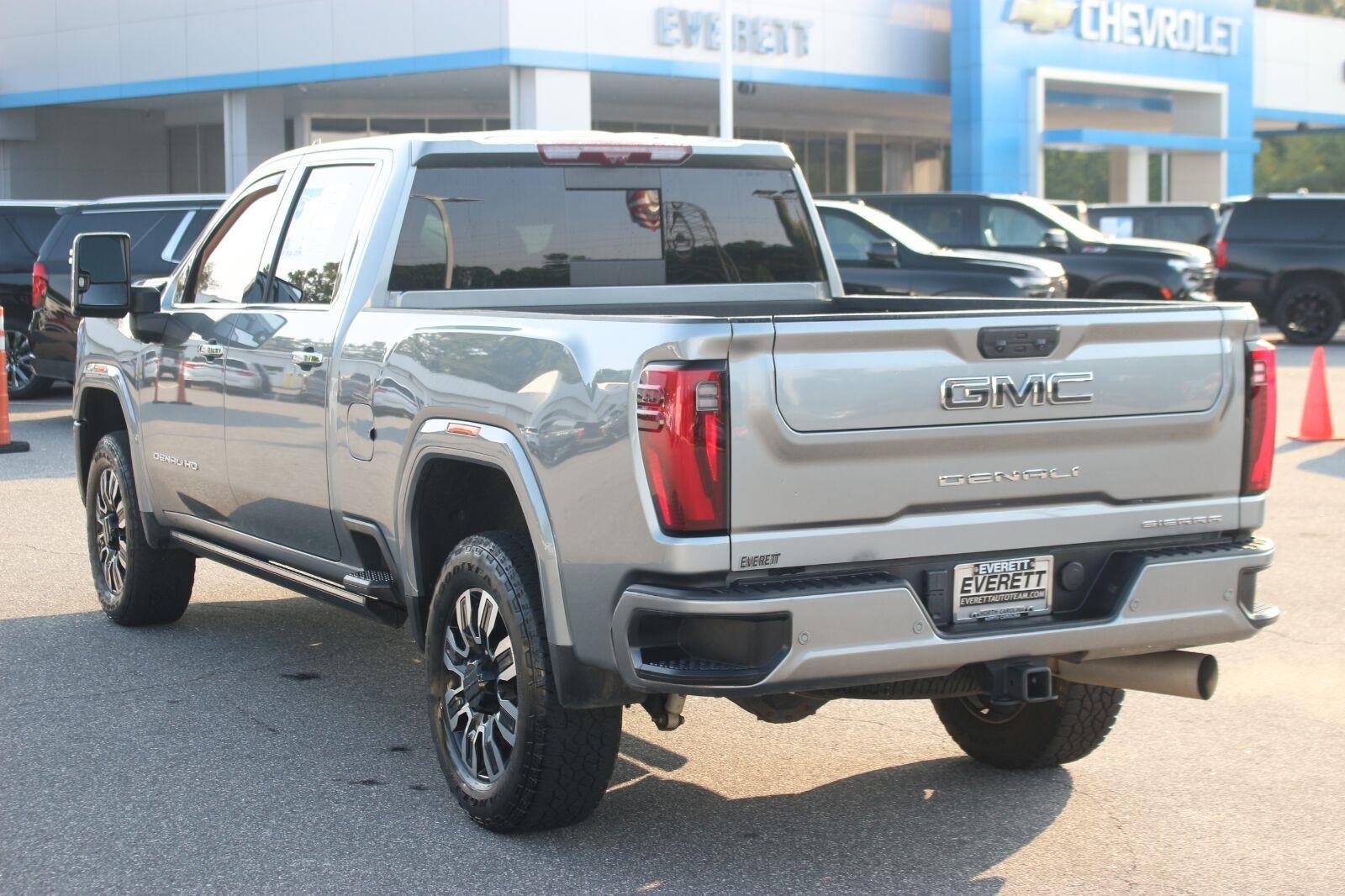 Used 2024 GMC Sierra 3500 Denali Ultimate AWD/4WD image 5