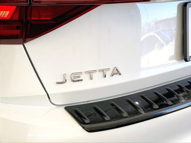Used 2023 Volkswagen Jetta SE w/ Panoramic Sunroof Package image 8