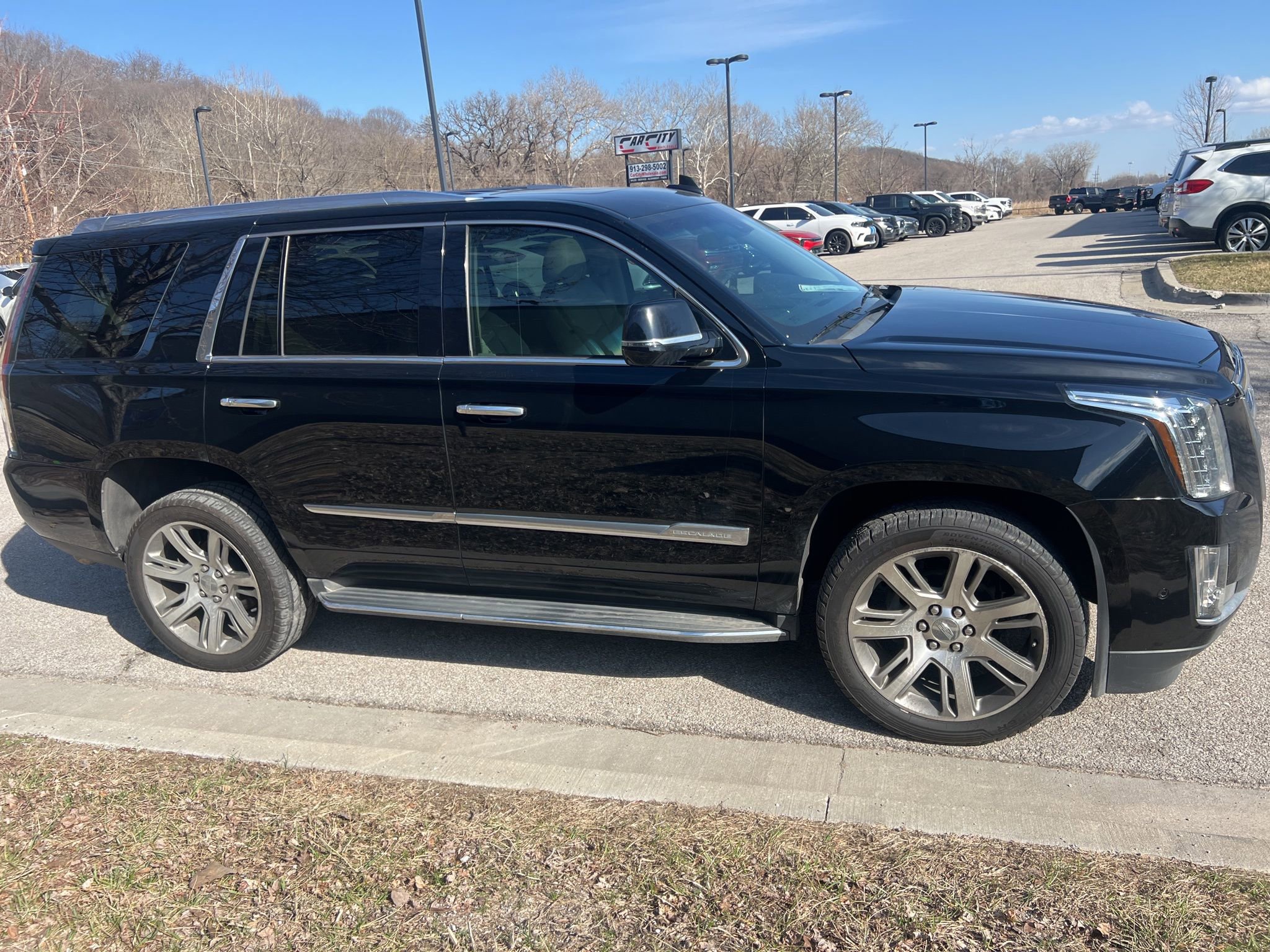 Used 2019 Cadillac Escalade Luxury image 4
