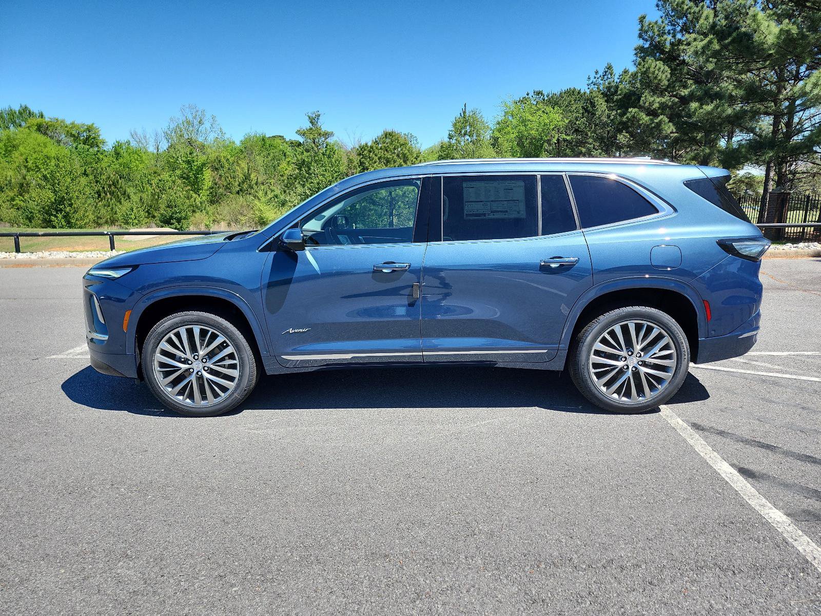 New 2026 Buick Enclave Avenir w/ Super Cruise Package AWD/4WD image 2