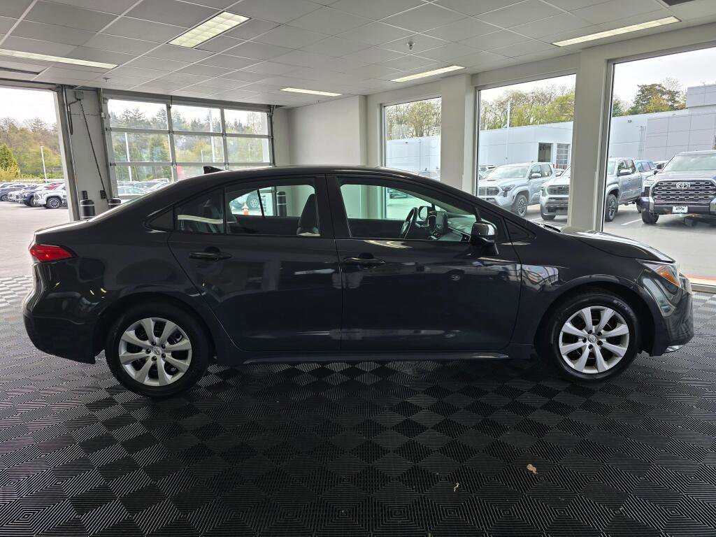 Used 2024 Toyota Corolla LE FWD image 2