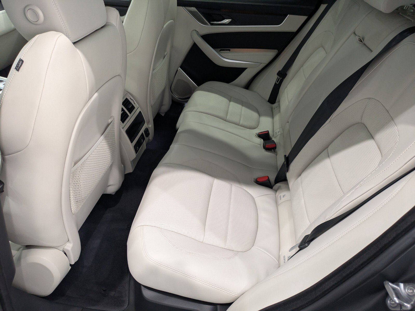 New 2026 Jaguar F-PACE R-Dynamic S image 11