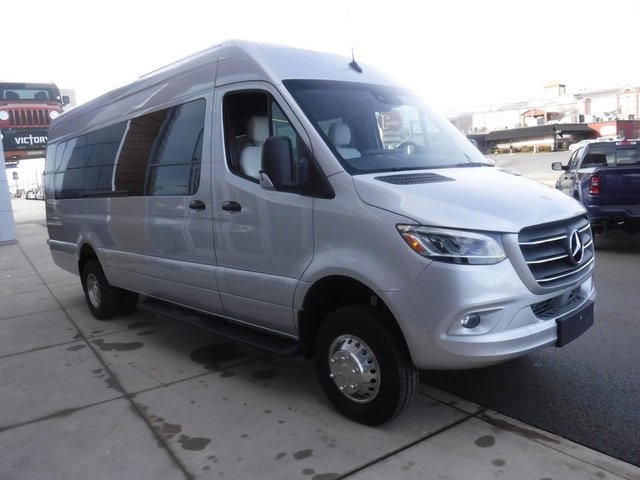 Used 2023 Mercedes-Benz Sprinter 3500 w/ Parking Package image 10