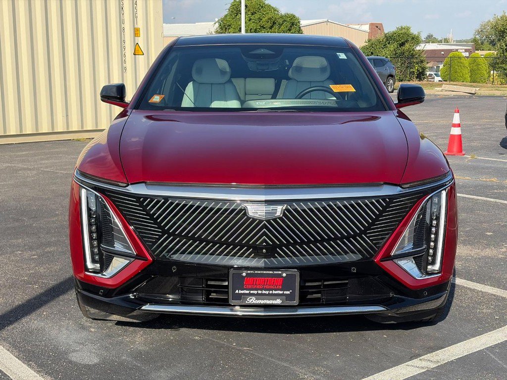 Used 2024 Cadillac Lyriq Luxury AWD/4WD image 2