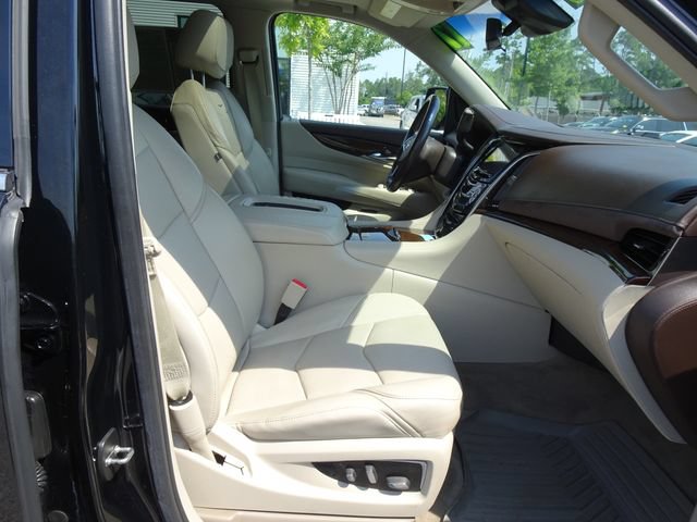 Used 2017 Cadillac Escalade Luxury AWD/4WD image 18